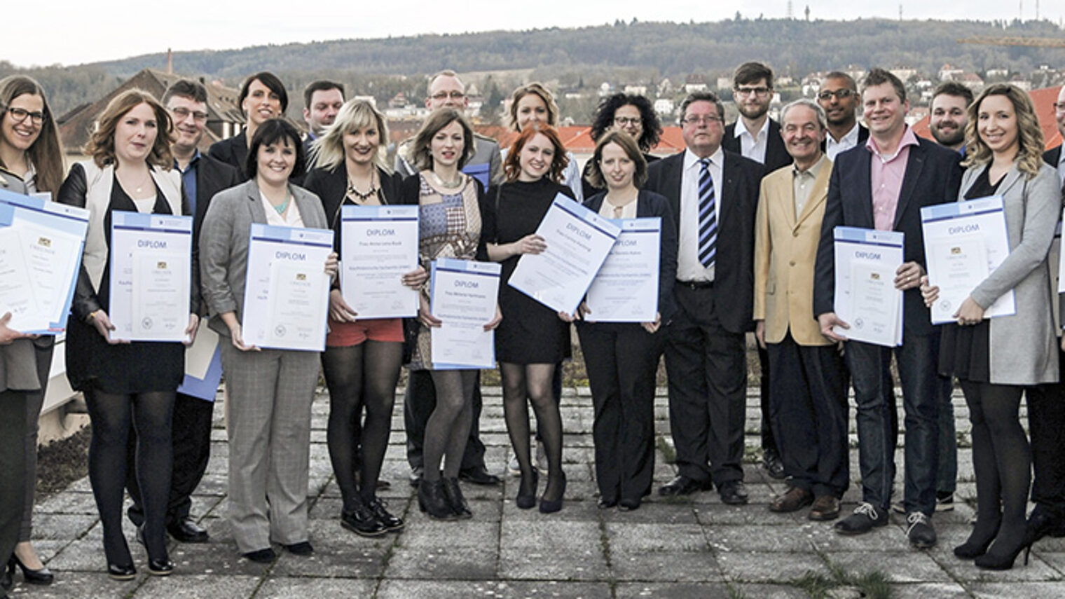 Erfolgreiche Absolventen: die Meisterpreisträger, die bei der Abschlussfeier an der Akademie für Unternehmensführung geehrt wurden.