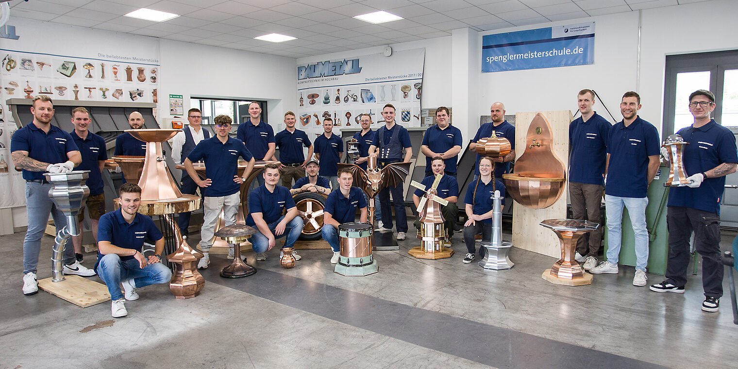 Gruppenfoto Spenglermeisterkurs 2024-2025 in der Spenglermeisterschule Würzburg