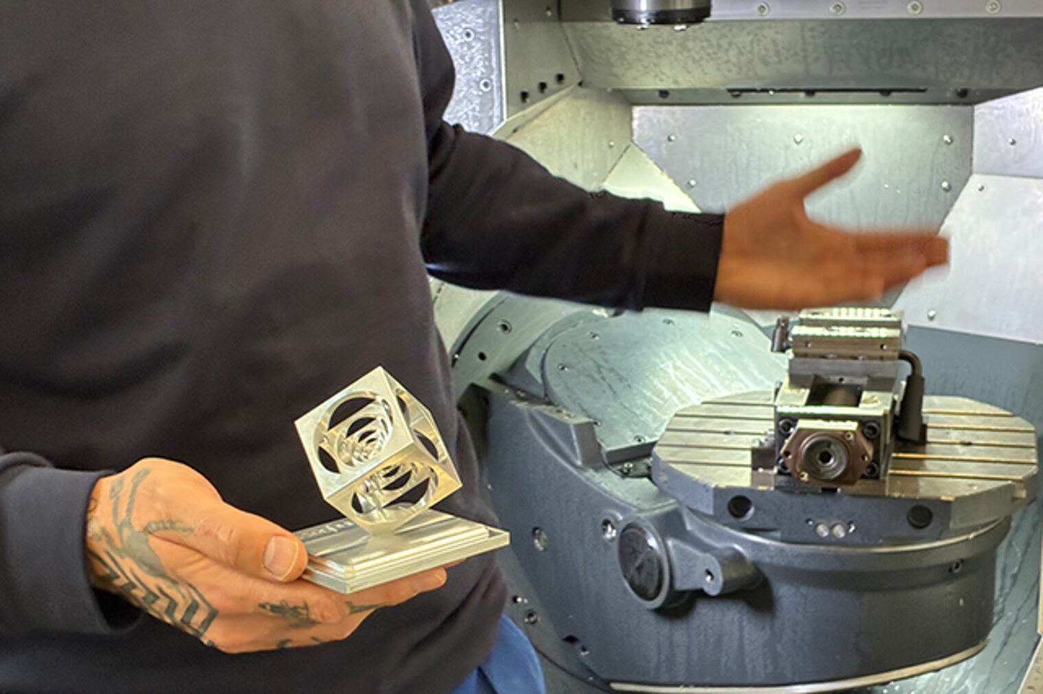 Ausbilder im CNC-Fräsen Aufbaukurs, Bildungszentrum Aschaffenburg: Feinwerktechnik für Fachkräfte im Handwerk und Industrie