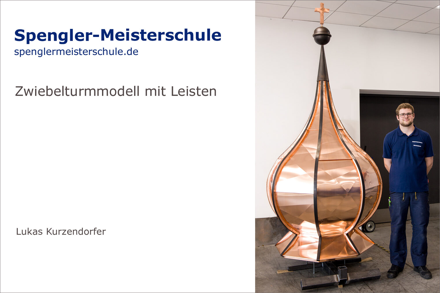 Portrait Lukas Kurzendorfer mit seinem Spengler-Meisterstück