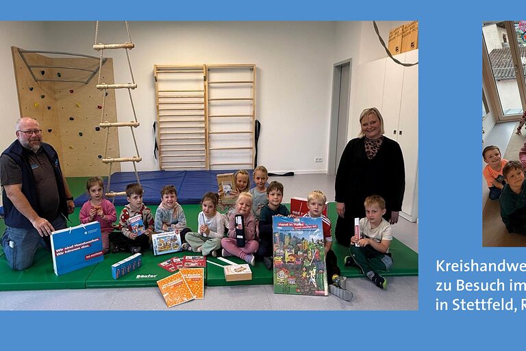 Fotocollage - zwei Gruppenbilder mit Kindern, im Turnraum auf der Matte sitzend und im Spielzimmer sitzen am Boden